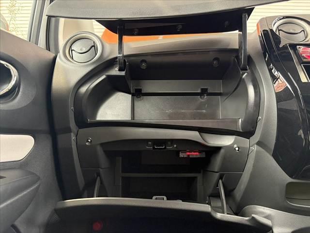 ノート e-パワー B 後期 エマブレ アラビュー インテリミラー Pスタート Aライト スマートキー バックソナー ETC SRSエアバック ISOFIXシート Pガラス ヘッドライトレベライザー 横滑り防止 電格ミラー(29枚目)