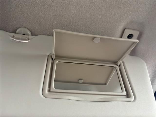 ノート e-パワー B 後期 エマブレ アラビュー インテリミラー Pスタート Aライト スマートキー バックソナー ETC SRSエアバック ISOFIXシート Pガラス ヘッドライトレベライザー 横滑り防止 電格ミラー(30枚目)