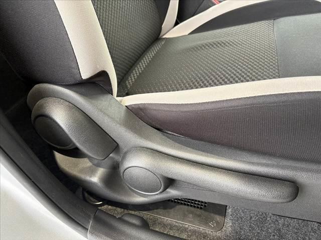 ノート e-パワー B 後期 エマブレ アラビュー インテリミラー Pスタート Aライト スマートキー バックソナー ETC SRSエアバック ISOFIXシート Pガラス ヘッドライトレベライザー 横滑り防止 電格ミラー(31枚目)