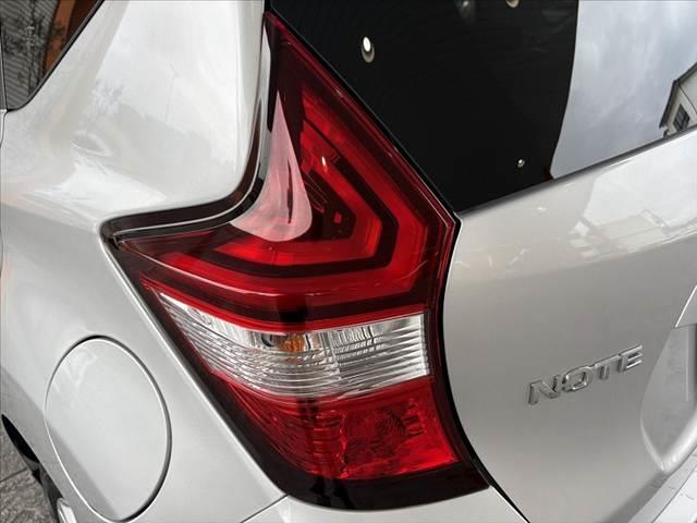 ノート e-パワー B 後期 エマブレ アラビュー インテリミラー Pスタート Aライト スマートキー バックソナー ETC SRSエアバック ISOFIXシート Pガラス ヘッドライトレベライザー 横滑り防止 電格ミラー(38枚目)