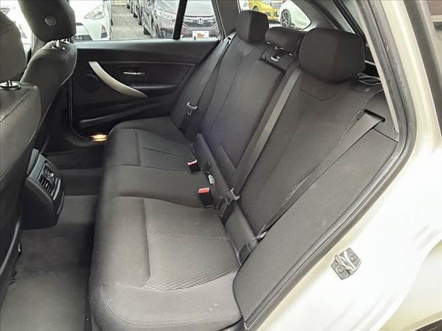 ３シリーズ ３１８ｉツーリング　車検整備付　後期　ナビ　Ｂモニ　ＬＥＤ　パワーシート　パワーバックドア　Ｐスタート　Ｐセンサー　Ｐガラス　Ａライト　Ａストップ　クルコン　スマートキー　革巻きステア　アームレスト　純正１６インチＡＷ（19枚目）