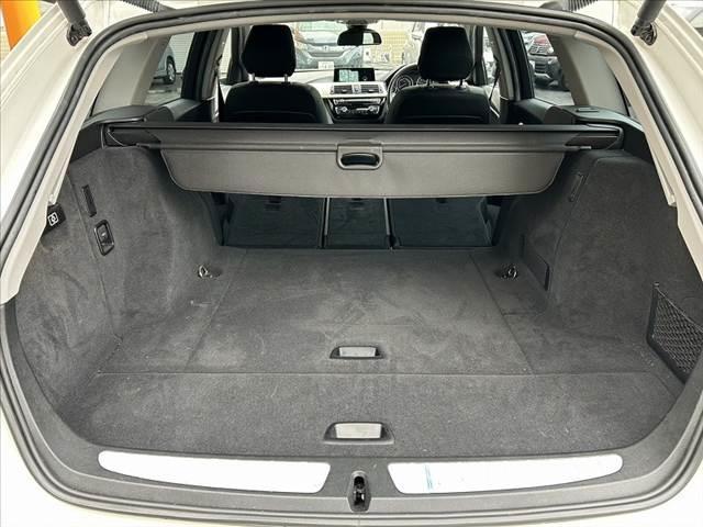 ３シリーズ ３１８ｉツーリング　車検整備付　後期　ナビ　Ｂモニ　ＬＥＤ　パワーシート　パワーバックドア　Ｐスタート　Ｐセンサー　Ｐガラス　Ａライト　Ａストップ　クルコン　スマートキー　革巻きステア　アームレスト　純正１６インチＡＷ（21枚目）