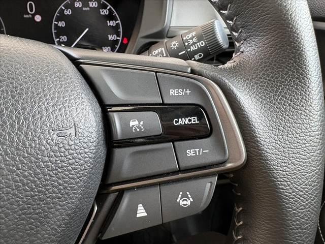 WR-V Z 禁煙車 9型ナビ ホンダセンシング フルセグ Bカメラ BT ETC LED フォグ Aライト レーダークルーズ パドルシフト ステリモ 横滑り レベライザー Pセンサー ドラレコ 純正17インチAW(5枚目)