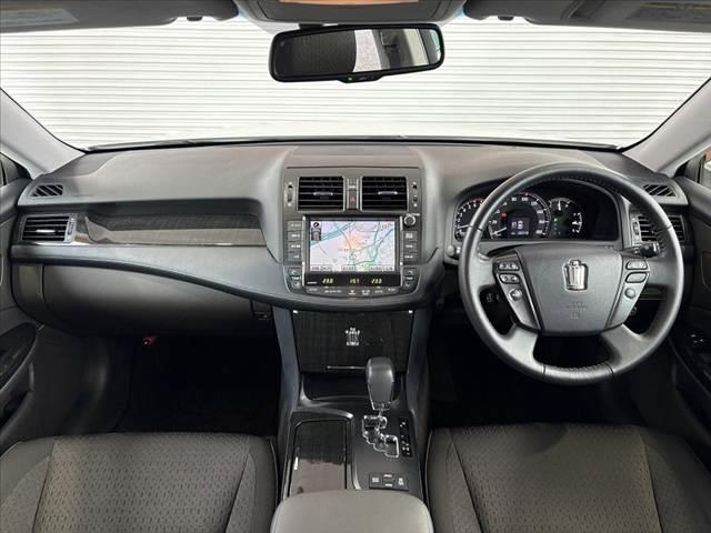 クラウン 3.5アスリート アニバーサリーエディション 禁煙 8インチナビ フルセグ Bカメラ ETC クルコン HID Aライト Pシート 横滑り防止 スマートキー×2 Pスタート ステリモ 純正18インチAW アームレスト マットバイザー SRSエアB(2枚目)