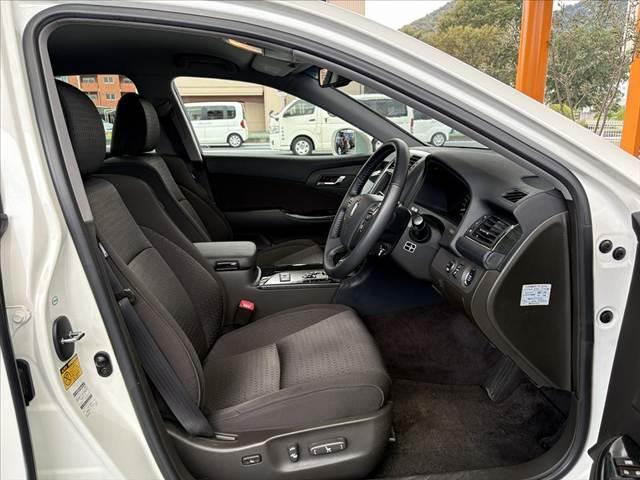 クラウン 3.5アスリート アニバーサリーエディション 禁煙 8インチナビ フルセグ Bカメラ ETC クルコン HID Aライト Pシート 横滑り防止 スマートキー×2 Pスタート ステリモ 純正18インチAW アームレスト マットバイザー SRSエアB(16枚目)