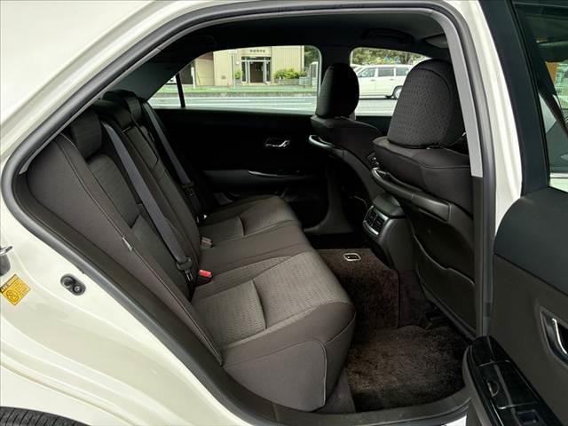 クラウン 3.5アスリート アニバーサリーエディション 禁煙 8インチナビ フルセグ Bカメラ ETC クルコン HID Aライト Pシート 横滑り防止 スマートキー×2 Pスタート ステリモ 純正18インチAW アームレスト マットバイザー SRSエアB(17枚目)