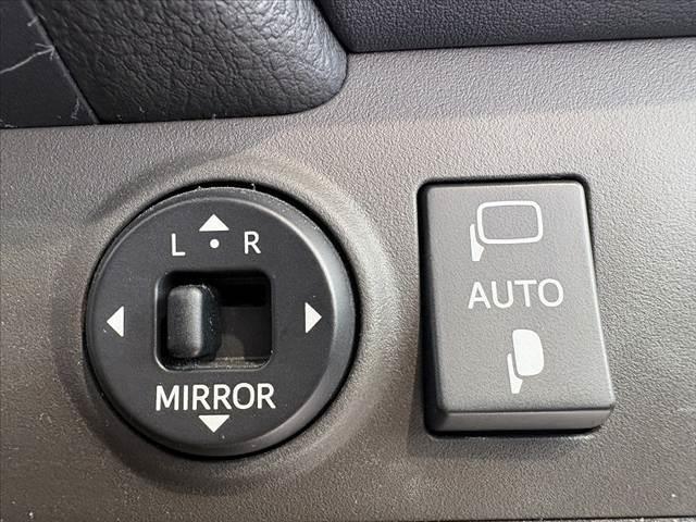 クラウン 3.5アスリート アニバーサリーエディション 禁煙 8インチナビ フルセグ Bカメラ ETC クルコン HID Aライト Pシート 横滑り防止 スマートキー×2 Pスタート ステリモ 純正18インチAW アームレスト マットバイザー SRSエアB(29枚目)