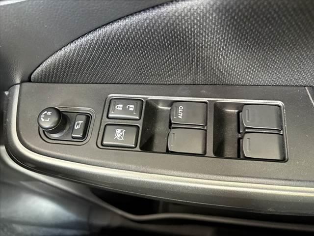 スイフト XGリミテッド 禁煙 セーフティパッケージ LEDヘッド プッシュスタート オートライト スマートキー デュアルセンサーブレーキサポート ステリモ チルトステアリング シートリフター シートヒーター SRSエアバッグ(27枚目)