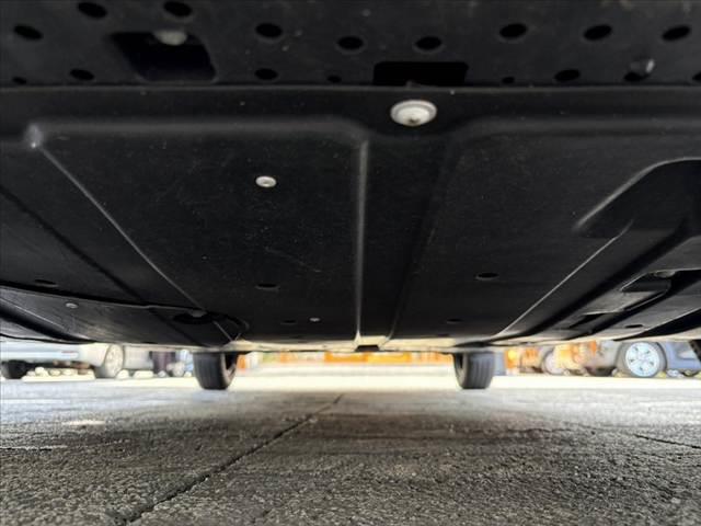 スイフト XGリミテッド 禁煙 セーフティパッケージ LEDヘッド プッシュスタート オートライト スマートキー デュアルセンサーブレーキサポート ステリモ チルトステアリング シートリフター シートヒーター SRSエアバッグ(46枚目)