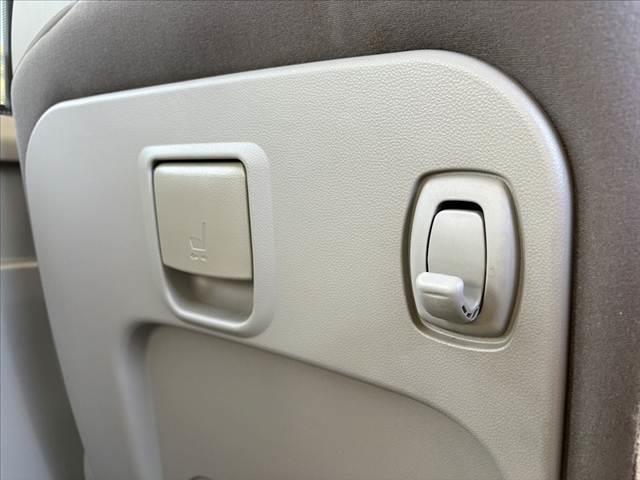 タント Ｌ　後期　４ＷＤ　両側スライド　シートヒーター　キーレス　アイドリングストップ　ＣＤオーディオ　横滑り防止　ヘッドライトレベライザー　スペアキー　ＡＣソケット　リアＲサンシェード　電格ミラー（28枚目）