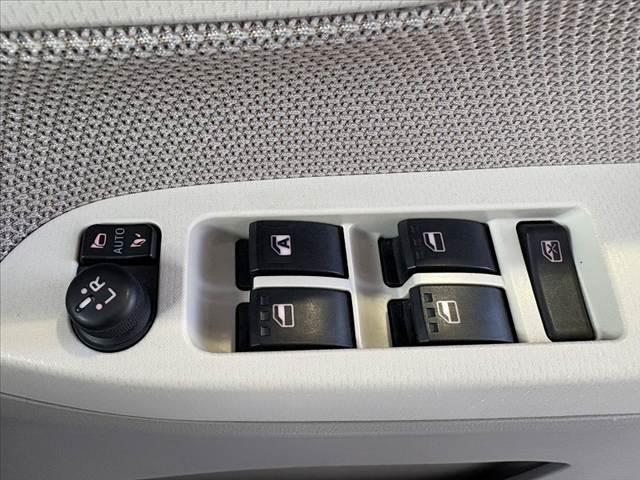 ムーヴ Xターボ SAII 車検整備付 禁煙 CDオーディオ スマートキー Aストップ ETC Pスタート Aエアコン 横滑防止 リフター アームレスト Aライト マットバイザー 集中ドアロック セキュリティ 純正14インチAW(25枚目)