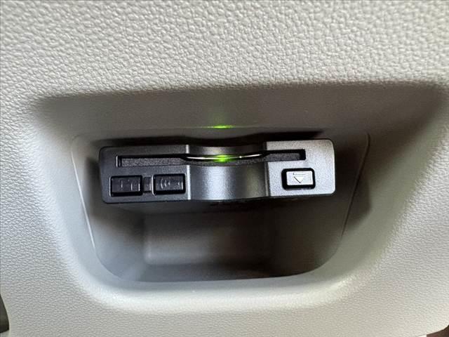 ムーヴ Xターボ SAII 車検整備付 禁煙 CDオーディオ スマートキー Aストップ ETC Pスタート Aエアコン 横滑防止 リフター アームレスト Aライト マットバイザー 集中ドアロック セキュリティ 純正14インチAW(26枚目)