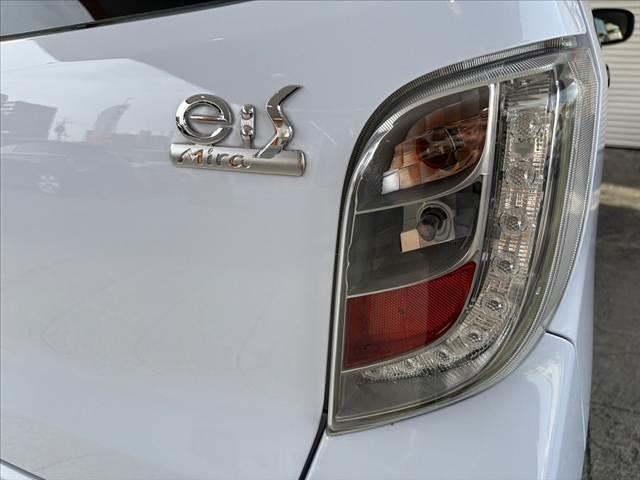 ミライース Lf SA 後期 4WD オーディオ CD キーレス エコアイドル ヘッドライトレベライザー キーレス アームレスト フロアマット サイドバイザー アクセサリーソケット Pウィンドウ Pガラス UVカットガラス(39枚目)