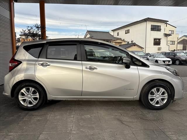 ノート e-パワー B 車検整備付 後期 禁煙 インテリミラー 全方位 ETC スマートキー CDチューナー Aライト チルトステア シートリフター 電格ミラー Pガラス Aエアコン エマブレ 横滑り防止 クリソナ(10枚目)