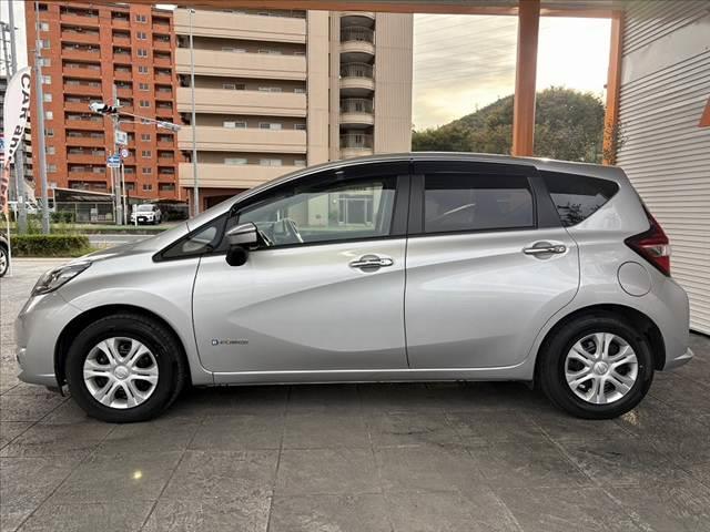 ノート e-パワー B 車検整備付 後期 禁煙 インテリミラー 全方位 ETC スマートキー CDチューナー Aライト チルトステア シートリフター 電格ミラー Pガラス Aエアコン エマブレ 横滑り防止 クリソナ(11枚目)