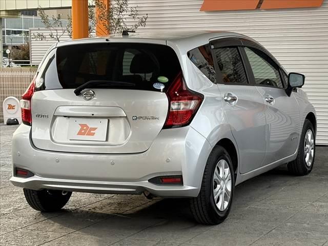 ノート e-パワー B 車検整備付 後期 禁煙 インテリミラー 全方位 ETC スマートキー CDチューナー Aライト チルトステア シートリフター 電格ミラー Pガラス Aエアコン エマブレ 横滑り防止 クリソナ(14枚目)