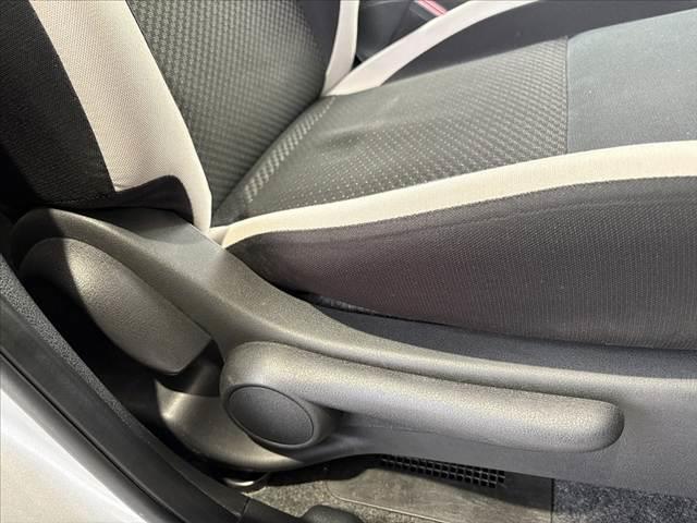 ノート e-パワー B 車検整備付 後期 禁煙 インテリミラー 全方位 ETC スマートキー CDチューナー Aライト チルトステア シートリフター 電格ミラー Pガラス Aエアコン エマブレ 横滑り防止 クリソナ(30枚目)