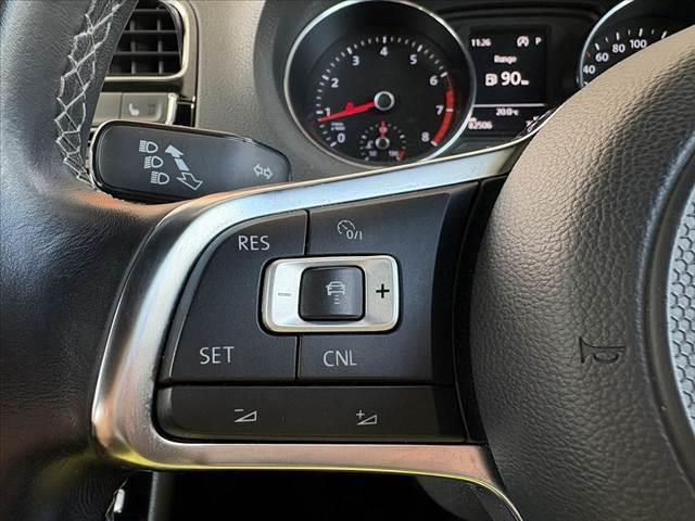 ポロ ブルーGT 車検整備付 後期 禁煙 ナビ 地デジ バックカメラ ETC DVD クルコン Aライト Aストップ キーレス スペアキー 革巻きステアリング SRSエアバッグ アクセサリーソケット バニティミラー(5枚目)