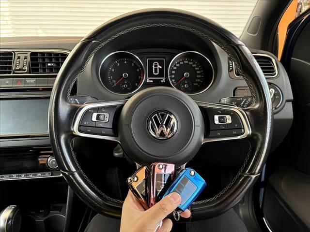 ポロ ブルーGT 車検整備付 後期 禁煙 ナビ 地デジ バックカメラ ETC DVD クルコン Aライト Aストップ キーレス スペアキー 革巻きステアリング SRSエアバッグ アクセサリーソケット バニティミラー(7枚目)