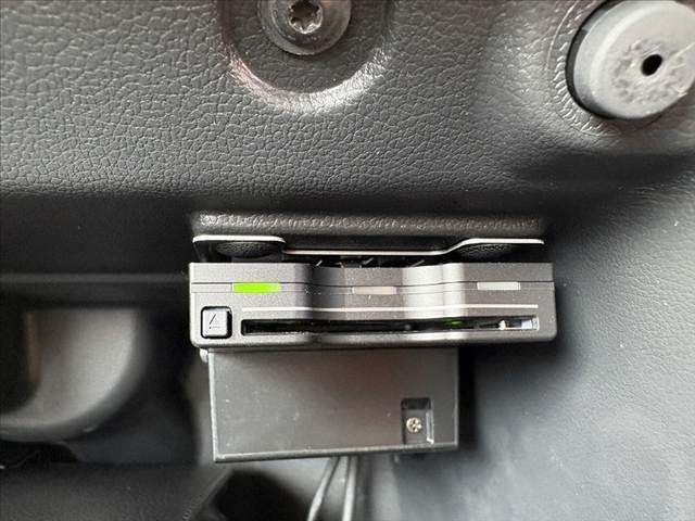 ポロ ブルーGT 車検整備付 後期 禁煙 ナビ 地デジ バックカメラ ETC DVD クルコン Aライト Aストップ キーレス スペアキー 革巻きステアリング SRSエアバッグ アクセサリーソケット バニティミラー(32枚目)