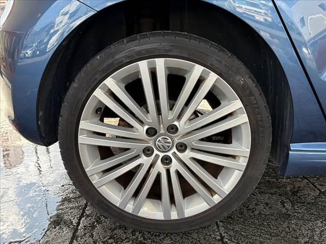 ポロ ブルーGT 車検整備付 後期 禁煙 ナビ 地デジ バックカメラ ETC DVD クルコン Aライト Aストップ キーレス スペアキー 革巻きステアリング SRSエアバッグ アクセサリーソケット バニティミラー(43枚目)