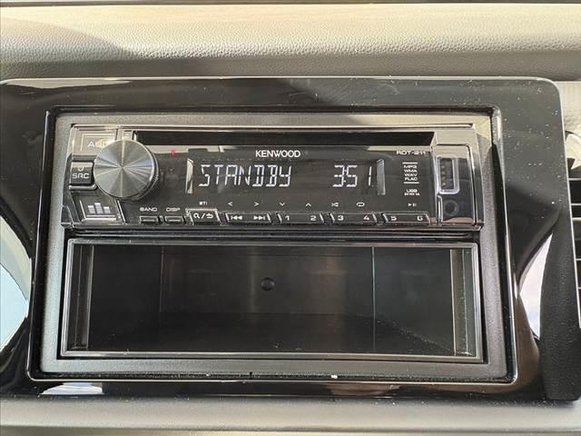 フィット ｅ：ＨＥＶベーシック　車検整備付　禁煙車　ホンダセンシング　Ｐスタート　ＬＥＤヘッド　スマートキー　クルコン　オートライト　電動パーキングブレーキ　ＥＴＣ　ＣＤオーディオ　コーナーセンサー　衝突軽減ブレーキ　フロアマット（6枚目）