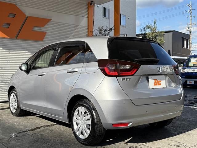 フィット ｅ：ＨＥＶベーシック　車検整備付　禁煙車　ホンダセンシング　Ｐスタート　ＬＥＤヘッド　スマートキー　クルコン　オートライト　電動パーキングブレーキ　ＥＴＣ　ＣＤオーディオ　コーナーセンサー　衝突軽減ブレーキ　フロアマット（15枚目）