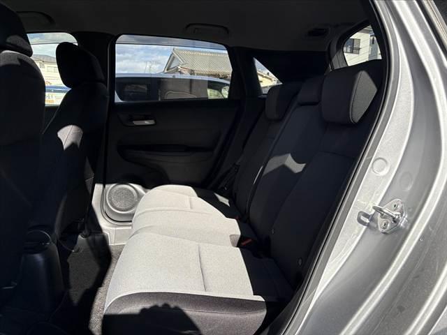フィット ｅ：ＨＥＶベーシック　車検整備付　禁煙車　ホンダセンシング　Ｐスタート　ＬＥＤヘッド　スマートキー　クルコン　オートライト　電動パーキングブレーキ　ＥＴＣ　ＣＤオーディオ　コーナーセンサー　衝突軽減ブレーキ　フロアマット（19枚目）
