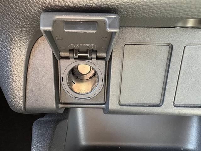 フィット ｅ：ＨＥＶベーシック　車検整備付　禁煙車　ホンダセンシング　Ｐスタート　ＬＥＤヘッド　スマートキー　クルコン　オートライト　電動パーキングブレーキ　ＥＴＣ　ＣＤオーディオ　コーナーセンサー　衝突軽減ブレーキ　フロアマット（27枚目）