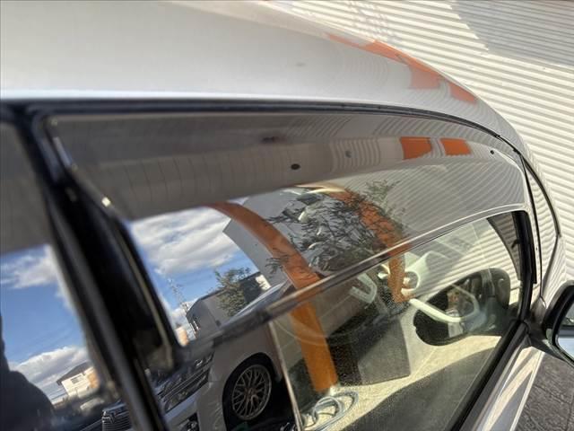 フィット ｅ：ＨＥＶベーシック　車検整備付　禁煙車　ホンダセンシング　Ｐスタート　ＬＥＤヘッド　スマートキー　クルコン　オートライト　電動パーキングブレーキ　ＥＴＣ　ＣＤオーディオ　コーナーセンサー　衝突軽減ブレーキ　フロアマット（32枚目）