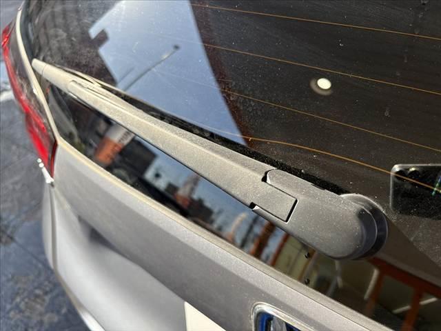 フィット ｅ：ＨＥＶベーシック　車検整備付　禁煙車　ホンダセンシング　Ｐスタート　ＬＥＤヘッド　スマートキー　クルコン　オートライト　電動パーキングブレーキ　ＥＴＣ　ＣＤオーディオ　コーナーセンサー　衝突軽減ブレーキ　フロアマット（33枚目）