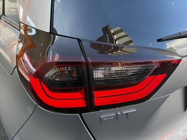 フィット ｅ：ＨＥＶベーシック　車検整備付　禁煙車　ホンダセンシング　Ｐスタート　ＬＥＤヘッド　スマートキー　クルコン　オートライト　電動パーキングブレーキ　ＥＴＣ　ＣＤオーディオ　コーナーセンサー　衝突軽減ブレーキ　フロアマット（38枚目）
