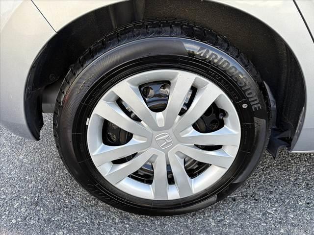 フィット ｅ：ＨＥＶベーシック　車検整備付　禁煙車　ホンダセンシング　Ｐスタート　ＬＥＤヘッド　スマートキー　クルコン　オートライト　電動パーキングブレーキ　ＥＴＣ　ＣＤオーディオ　コーナーセンサー　衝突軽減ブレーキ　フロアマット（41枚目）