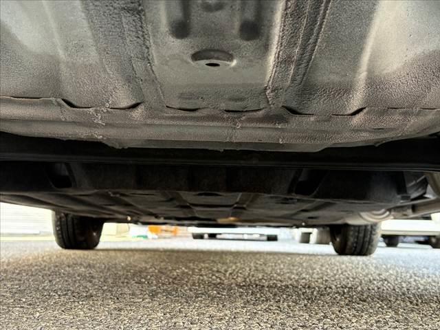 フィット ｅ：ＨＥＶベーシック　車検整備付　禁煙車　ホンダセンシング　Ｐスタート　ＬＥＤヘッド　スマートキー　クルコン　オートライト　電動パーキングブレーキ　ＥＴＣ　ＣＤオーディオ　コーナーセンサー　衝突軽減ブレーキ　フロアマット（45枚目）