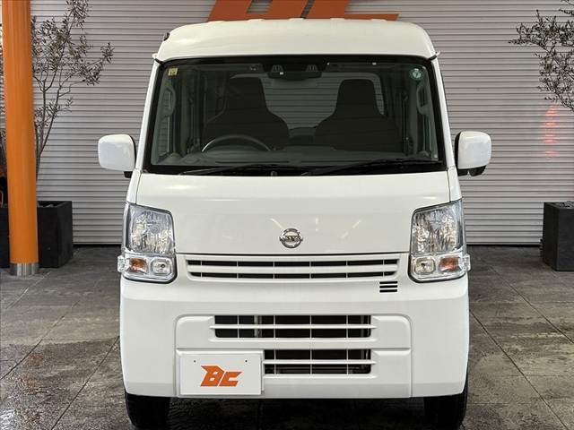 ＮＶ１００クリッパーバン ＤＸ　ＧＬセーフティパッケージ　禁煙車　ナビ　ＥＴＣ　リモコンキー　衝突軽減ブレーキ　踏み間違い防止　車線逸脱警報　パワステ　パワーウィンドウ　コーナーセンサー　Ａライト　横滑り防止　プライバシーガラス　電格ミラー　エアバック（9枚目）