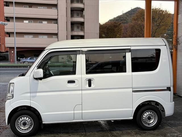 ＮＶ１００クリッパーバン ＤＸ　ＧＬセーフティパッケージ　禁煙車　ナビ　ＥＴＣ　リモコンキー　衝突軽減ブレーキ　踏み間違い防止　車線逸脱警報　パワステ　パワーウィンドウ　コーナーセンサー　Ａライト　横滑り防止　プライバシーガラス　電格ミラー　エアバック（12枚目）