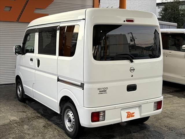 ＮＶ１００クリッパーバン ＤＸ　ＧＬセーフティパッケージ　禁煙車　ナビ　ＥＴＣ　リモコンキー　衝突軽減ブレーキ　踏み間違い防止　車線逸脱警報　パワステ　パワーウィンドウ　コーナーセンサー　Ａライト　横滑り防止　プライバシーガラス　電格ミラー　エアバック（13枚目）
