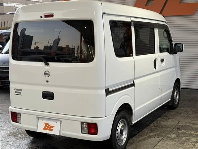 ＮＶ１００クリッパーバン ＤＸ　ＧＬセーフティパッケージ　禁煙車　ナビ　ＥＴＣ　リモコンキー　衝突軽減ブレーキ　踏み間違い防止　車線逸脱警報　パワステ　パワーウィンドウ　コーナーセンサー　Ａライト　横滑り防止　プライバシーガラス　電格ミラー　エアバック（15枚目）