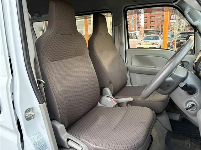 ＮＶ１００クリッパーバン ＤＸ　ＧＬセーフティパッケージ　禁煙車　ナビ　ＥＴＣ　リモコンキー　衝突軽減ブレーキ　踏み間違い防止　車線逸脱警報　パワステ　パワーウィンドウ　コーナーセンサー　Ａライト　横滑り防止　プライバシーガラス　電格ミラー　エアバック（16枚目）