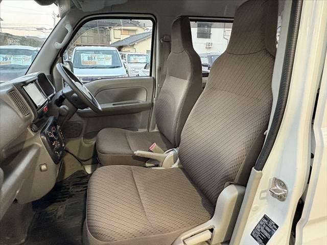 ＮＶ１００クリッパーバン ＤＸ　ＧＬセーフティパッケージ　禁煙車　ナビ　ＥＴＣ　リモコンキー　衝突軽減ブレーキ　踏み間違い防止　車線逸脱警報　パワステ　パワーウィンドウ　コーナーセンサー　Ａライト　横滑り防止　プライバシーガラス　電格ミラー　エアバック（18枚目）