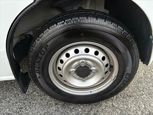 ＮＶ１００クリッパーバン ＤＸ　ＧＬセーフティパッケージ　禁煙車　ナビ　ＥＴＣ　リモコンキー　衝突軽減ブレーキ　踏み間違い防止　車線逸脱警報　パワステ　パワーウィンドウ　コーナーセンサー　Ａライト　横滑り防止　プライバシーガラス　電格ミラー　エアバック（37枚目）