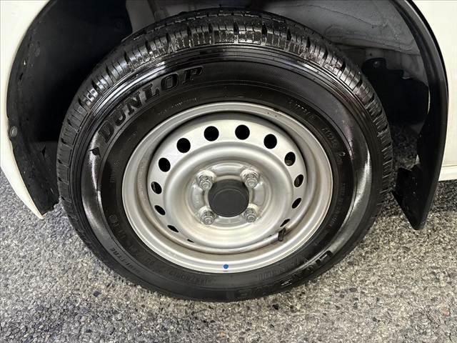 ＮＶ１００クリッパーバン ＤＸ　ＧＬセーフティパッケージ　禁煙車　ナビ　ＥＴＣ　リモコンキー　衝突軽減ブレーキ　踏み間違い防止　車線逸脱警報　パワステ　パワーウィンドウ　コーナーセンサー　Ａライト　横滑り防止　プライバシーガラス　電格ミラー　エアバック（39枚目）