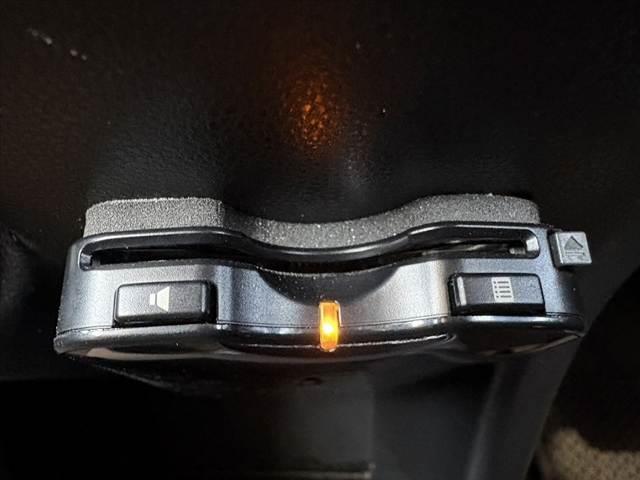 ミラ ＴＸ　車検整備付　禁煙車　後期　キーレス　ＥＴＣ　ラジオ　エアコン　ヘッドライトレベライザー　ＳＲＳエアバック　軽貨物　間欠ワイパー　セキュリティーアラーム　リアガラス熱線　最大積載量２００ＫＧマットバイザ（4枚目）