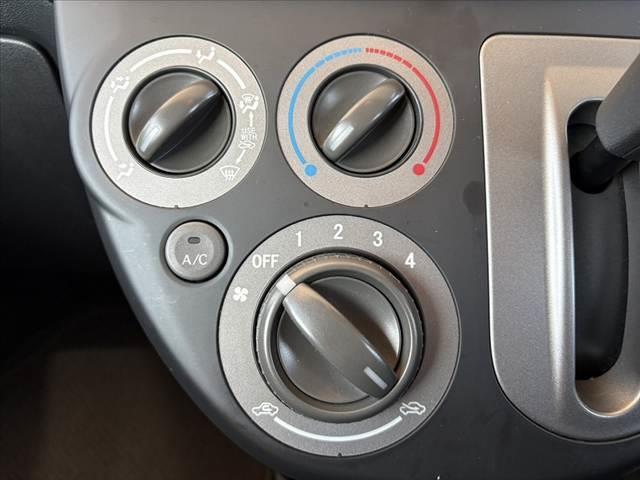 ミラ ＴＸ　車検整備付　禁煙車　後期　キーレス　ＥＴＣ　ラジオ　エアコン　ヘッドライトレベライザー　ＳＲＳエアバック　軽貨物　間欠ワイパー　セキュリティーアラーム　リアガラス熱線　最大積載量２００ＫＧマットバイザ（5枚目）