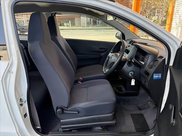 ミラ ＴＸ　車検整備付　禁煙車　後期　キーレス　ＥＴＣ　ラジオ　エアコン　ヘッドライトレベライザー　ＳＲＳエアバック　軽貨物　間欠ワイパー　セキュリティーアラーム　リアガラス熱線　最大積載量２００ＫＧマットバイザ（16枚目）