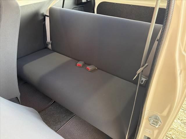 ミラ ＴＸ　車検整備付　禁煙車　後期　キーレス　ＥＴＣ　ラジオ　エアコン　ヘッドライトレベライザー　ＳＲＳエアバック　軽貨物　間欠ワイパー　セキュリティーアラーム　リアガラス熱線　最大積載量２００ＫＧマットバイザ（18枚目）