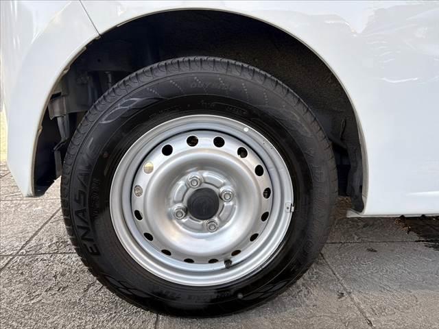 ミラ ＴＸ　車検整備付　禁煙車　後期　キーレス　ＥＴＣ　ラジオ　エアコン　ヘッドライトレベライザー　ＳＲＳエアバック　軽貨物　間欠ワイパー　セキュリティーアラーム　リアガラス熱線　最大積載量２００ＫＧマットバイザ（37枚目）