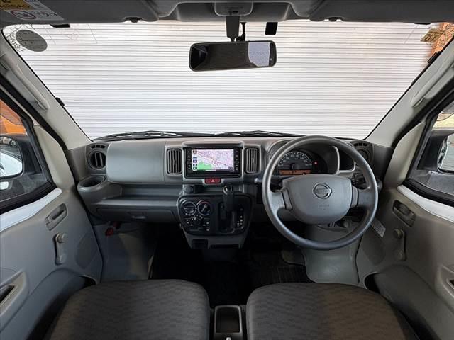 NV100クリッパーバン DX 車検整備付 禁煙車 中期 ナビ フルセグ キーレス スペアキー ABS SRSエアバッグ アクセサリーソケット ヘッドレスト一体シート Pガラス BT セキュリティマットバイザー ヘッドライトレベ(2枚目)