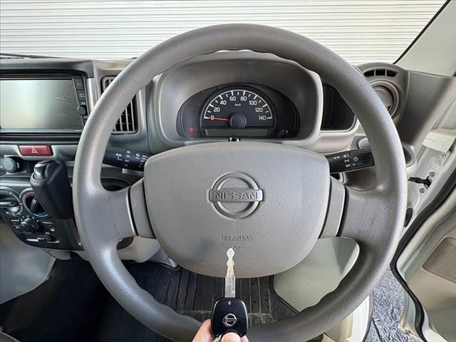 NV100クリッパーバン DX 車検整備付 禁煙車 中期 ナビ フルセグ キーレス スペアキー ABS SRSエアバッグ アクセサリーソケット ヘッドレスト一体シート Pガラス BT セキュリティマットバイザー ヘッドライトレベ(7枚目)