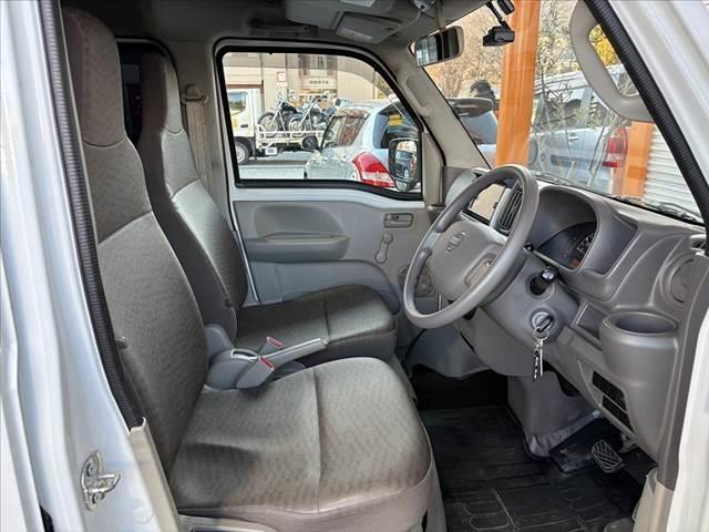 NV100クリッパーバン DX 車検整備付 禁煙車 中期 ナビ フルセグ キーレス スペアキー ABS SRSエアバッグ アクセサリーソケット ヘッドレスト一体シート Pガラス BT セキュリティマットバイザー ヘッドライトレベ(16枚目)